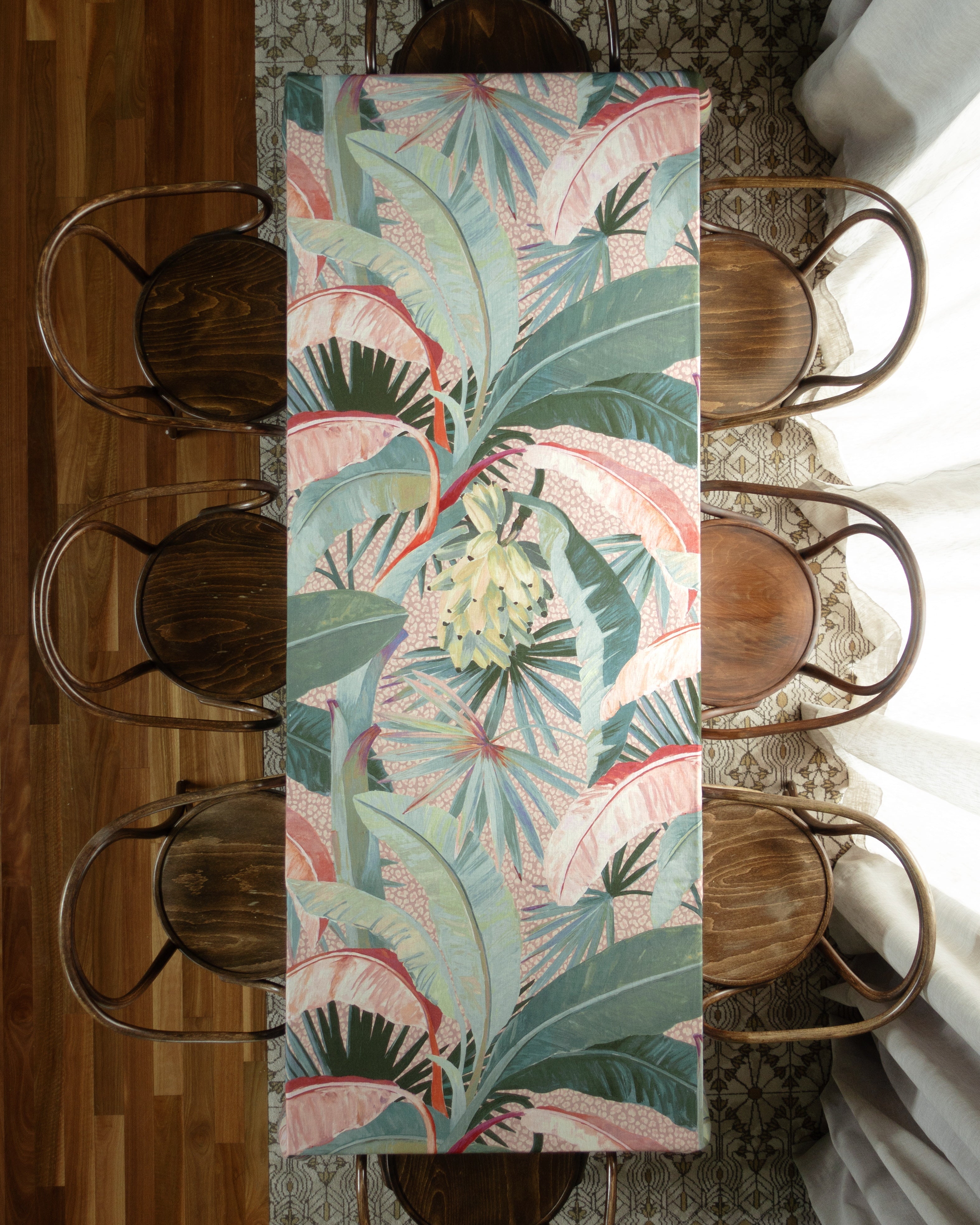 LA PALMA HOLLYWOOD TABLECLOTH